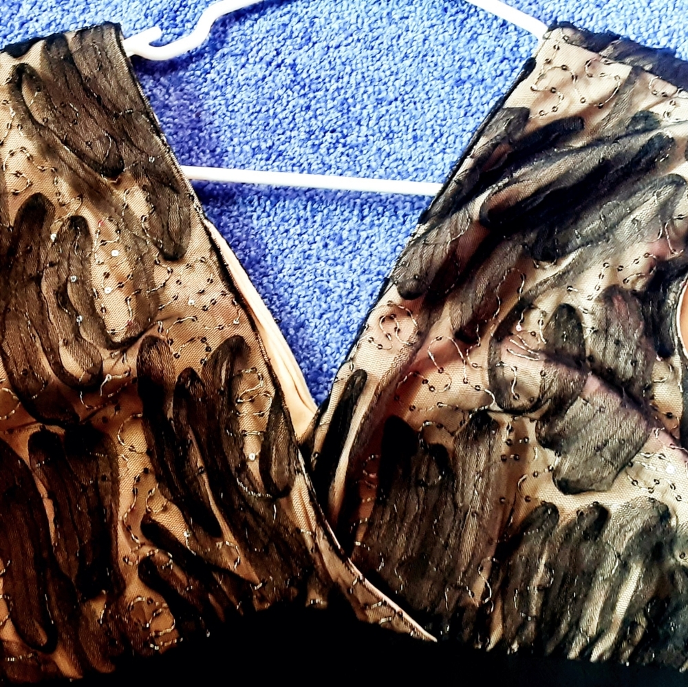 Simple shimmer top cocktail dress. Black & gold.  Zippered back